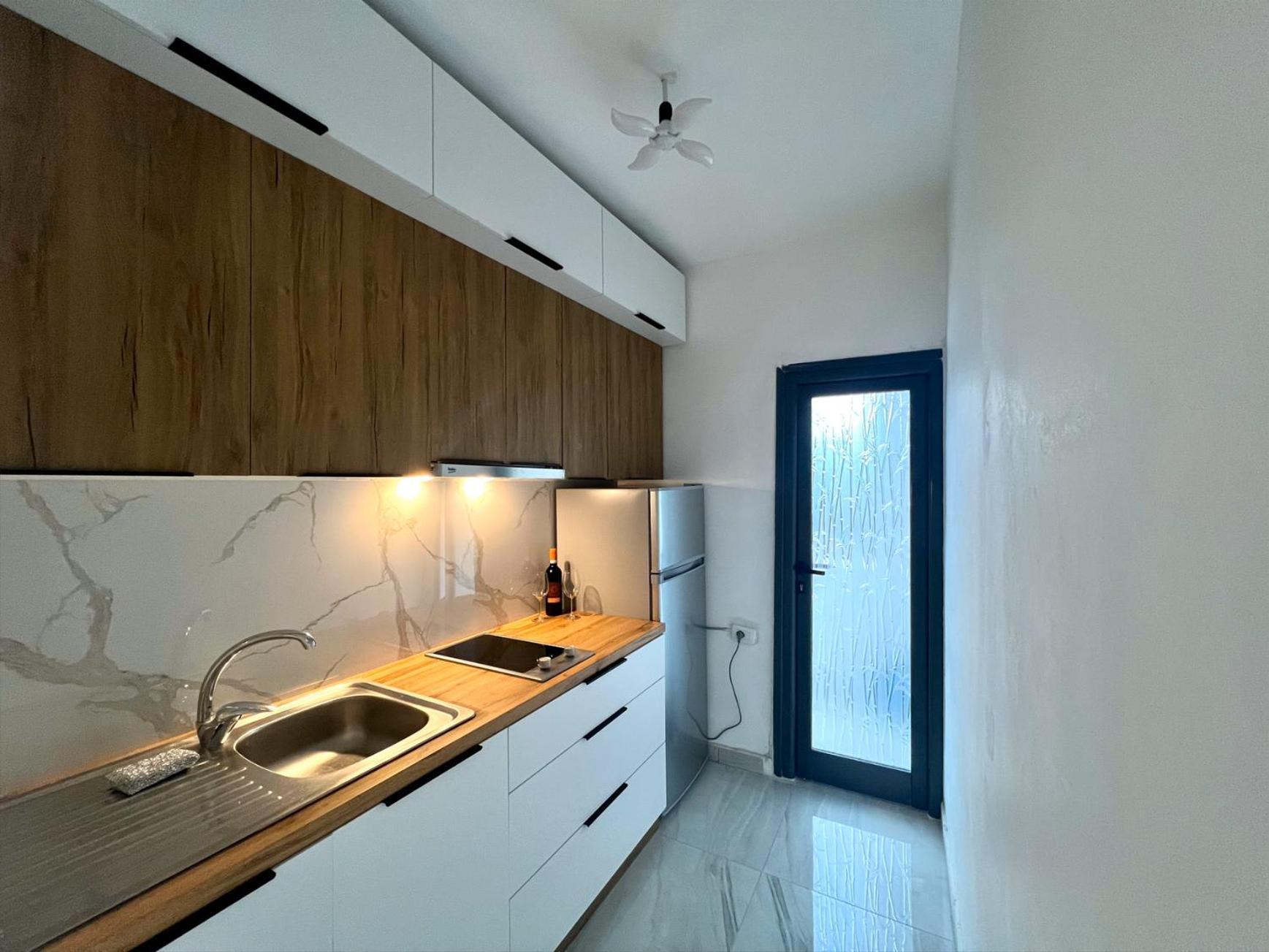 28 * Vlorë